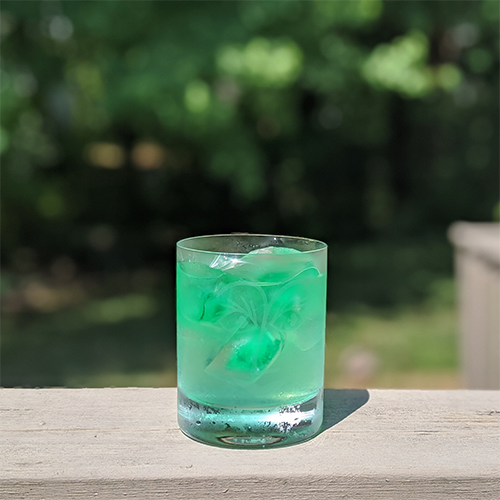 a glass of green lemonade